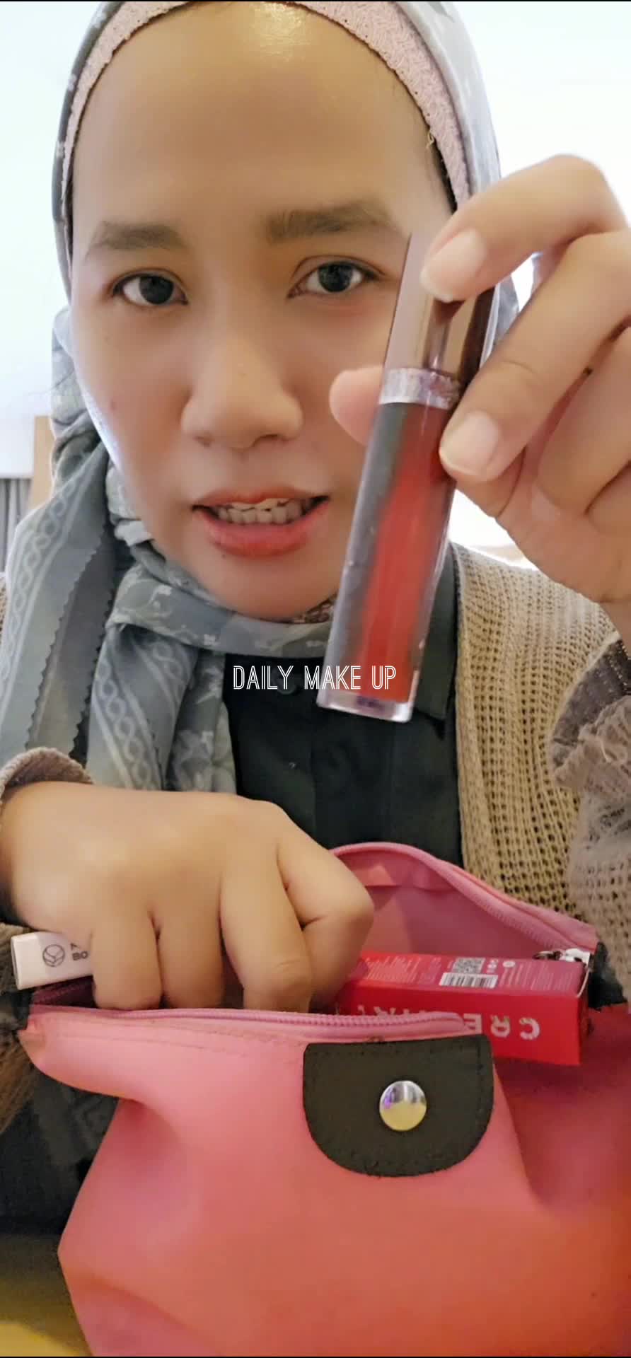 Hi kenalkan aku dwiipuspasari..di platform baru ini. ini post pertama aku daily make up. semoga suka yaa