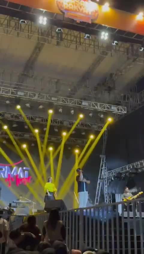 Nonton Konser di HUT jatim