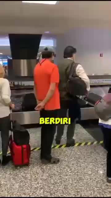 Seorang pria memberikan kejutan kepada saudara nya



#fyp #short #rigelagency #OriginalSong #HOTrctiplus #RCTIPlus  #viral #HOT #videolucu