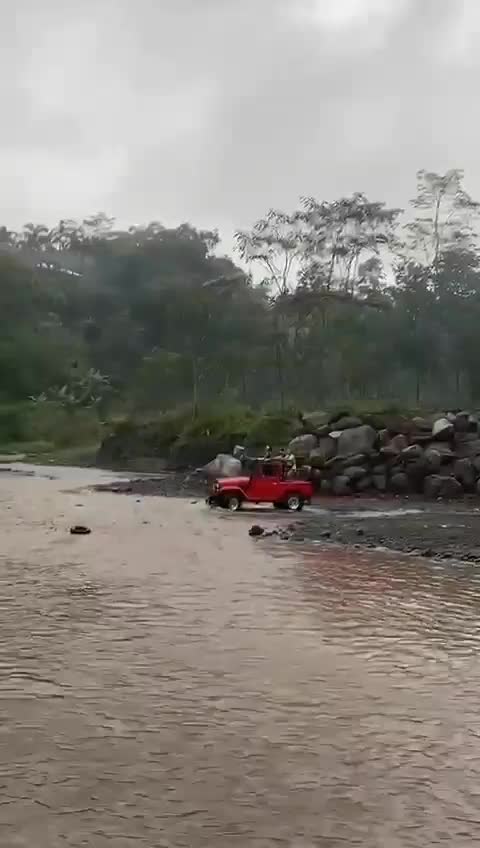 main Jeep di gunung merapi