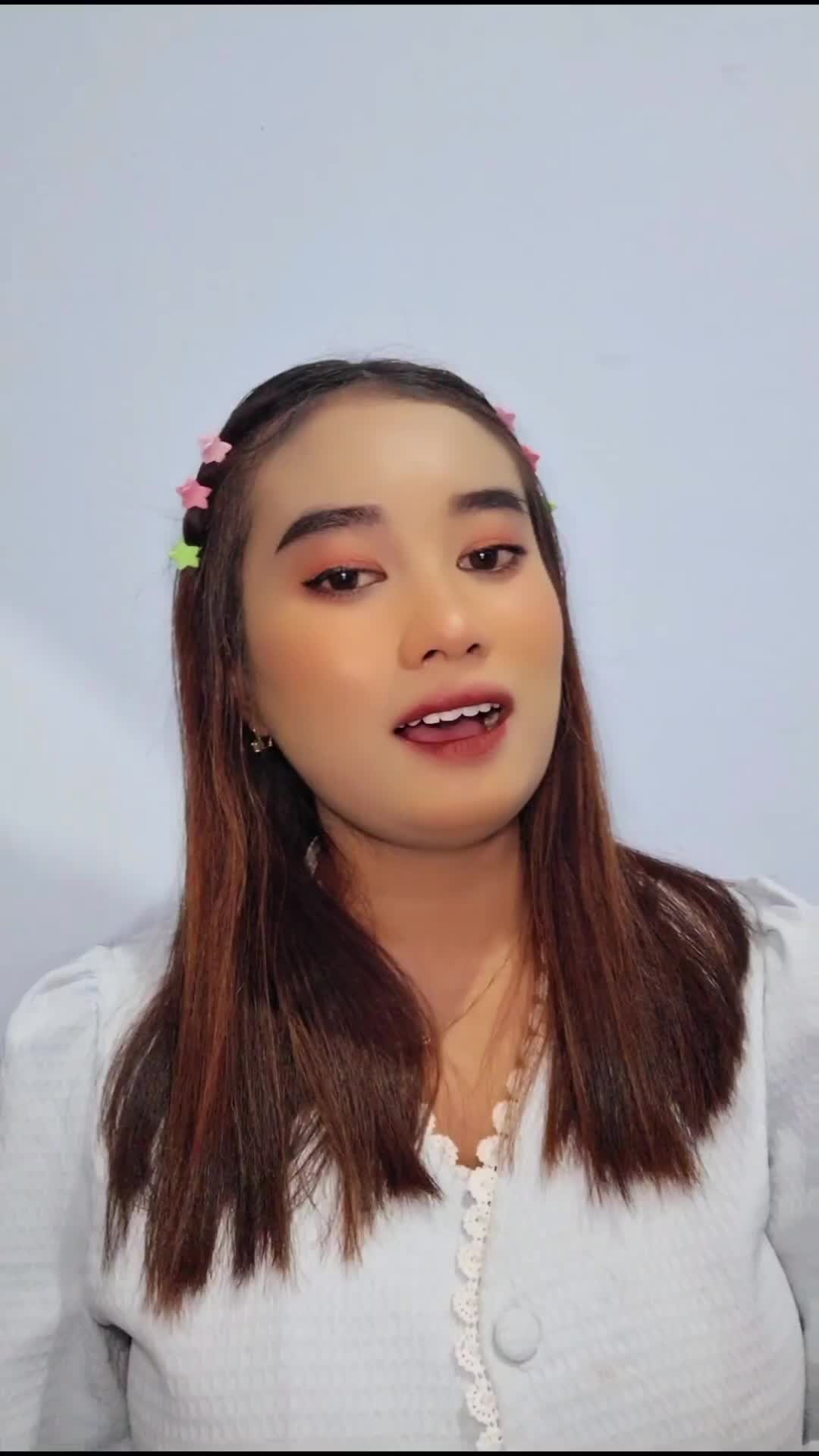 assalamualaikum, perkenalkan nama saya Rizki Rahayu. Saya lahir 30-03-2004, saya berusia 21 tahun, saya berdomisili di Banyuwangi Jawa Timur