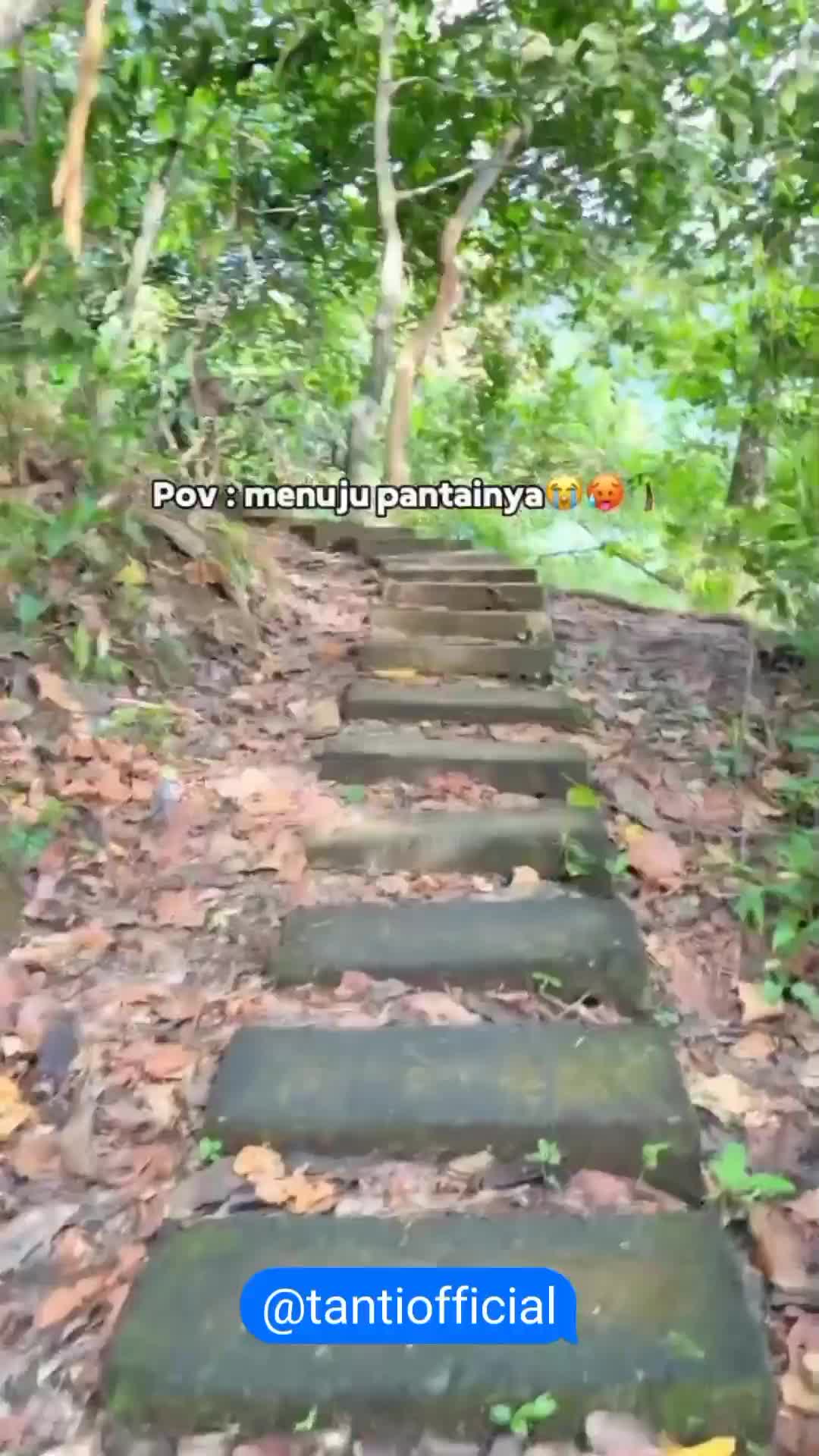 explore pantai yang viewsnya bikin melongo karena keindahannya🥰✨ #banyuwangi #explore #wisata #pantai #vlog #minivlog 