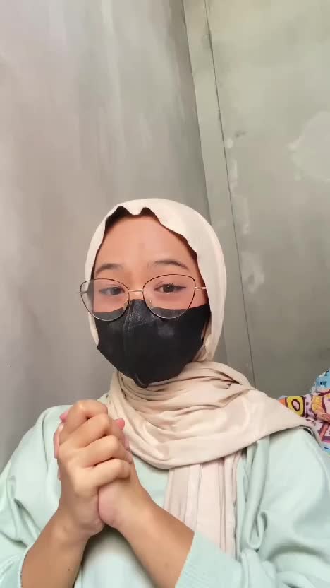 udah cape2 makeup eh ditutup masker 
#beauty
