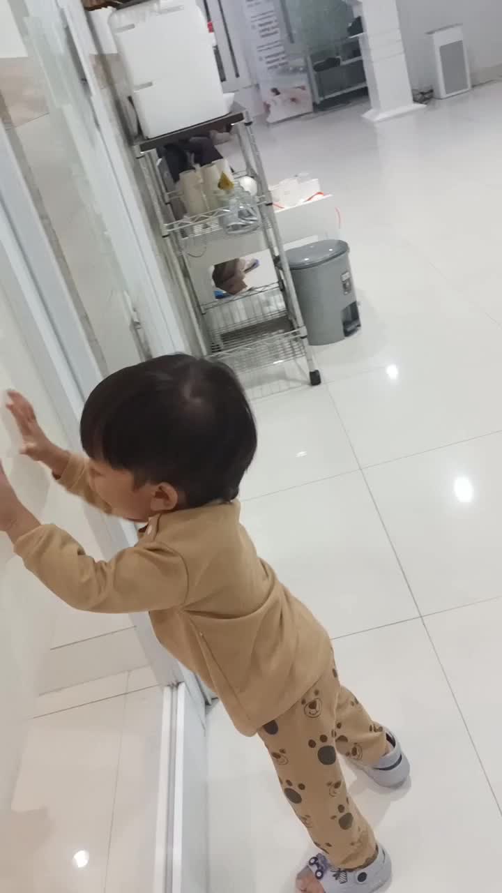 babang nauvan ikut mamah beli skincareee 😅

#RCTIPlus #RCTIoke #HOTrctiplus #1TRENDING #fypシ゚viral #mahmud #mamahmudaberanaktiga 