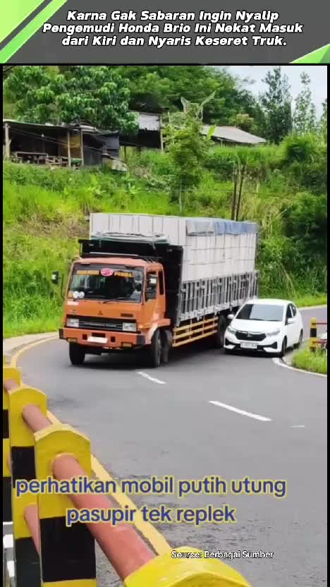 Karna Gak Sabaran Ingin Nyalip Pengemudi Honda Brio Ini Nekat Masuk dari Kiri dan Nyaris Keseret Truk.
 #videoviral  #faktaviral  #RCTIPlus 