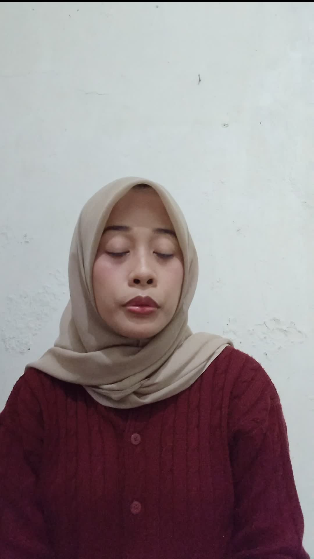 IDOL_XIV Alicia Anggraini 23 tahun Jakarta Cobalah Mengerti