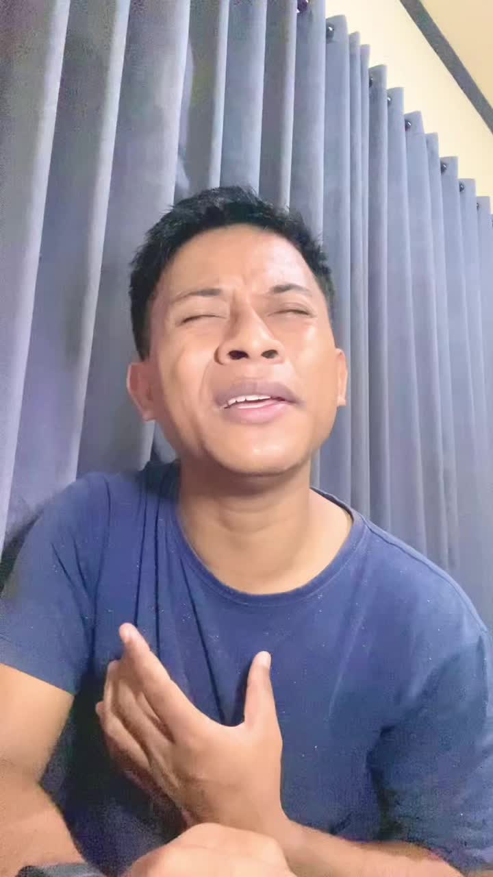 IDOL_Xlll Sandyka umbu meta yewang 23 Tahun Denpasar Bali (Rossa) Takkan berpaling darimu (Adele) When we were young.