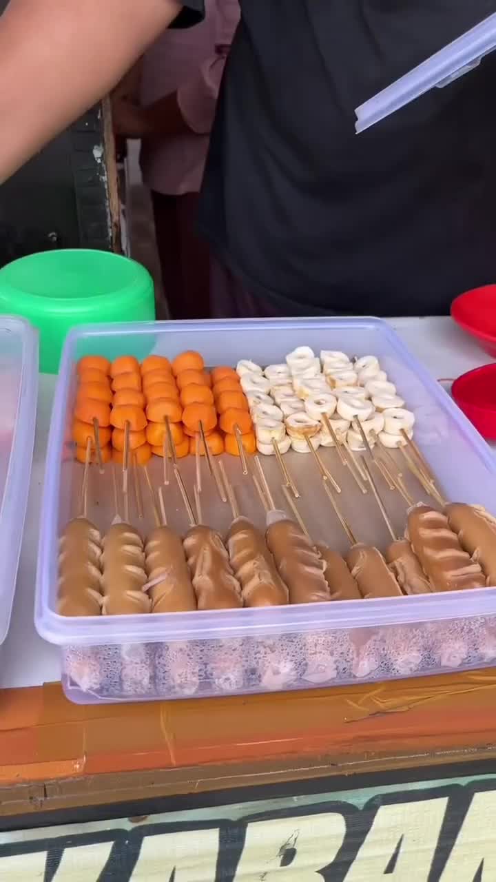 Siang siang enaknya minum es buah harganya cuma 5000 bolo