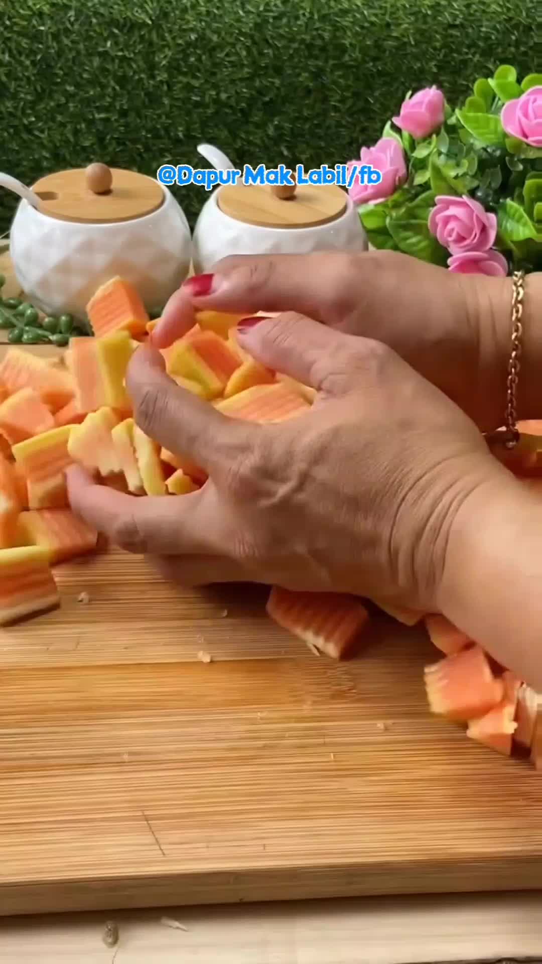 Cuma Pakai Pepaya, Jadi Permen Mirip Yupi!