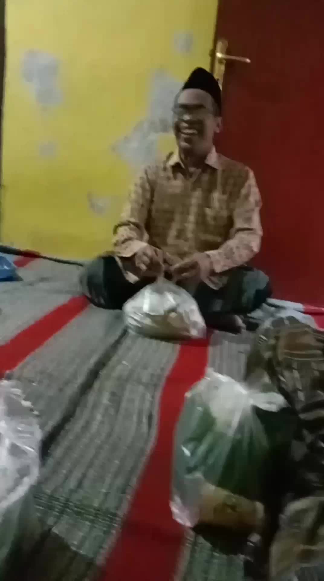 SEMOGA DIBERI KELANCARAN SEGALA HAJAT NYA AMIN