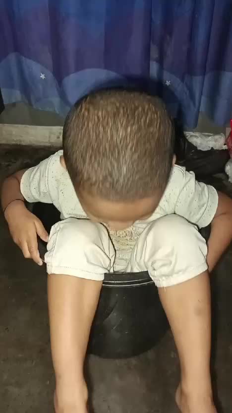 Franklin terlalu banyak tingkah,  mencoba duduk dan akhirnya terjebak didalam ember.  #RCTIPlus  #HOTrctiplus  #fyp  #fypシ゚viral  #Viral  #v