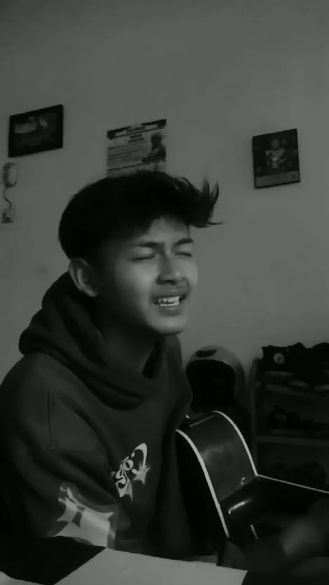 Akbar dari bandung  usia 16 th 
motivasi saya ingin jadi penyanyi dan ingin bisa bahagiakan orang tua..