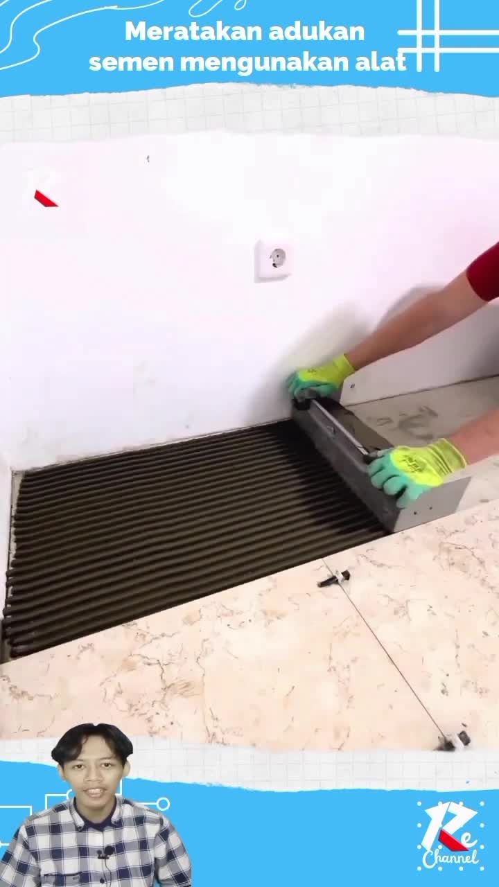 Meratakan adukan semen mengunakan
alat saat memasang keramik #viral_video
#shorts 
#short 
#viral
#RCTIPlus 
#RCTIoke 
#HOTrctiplus 
#fypシ゚v