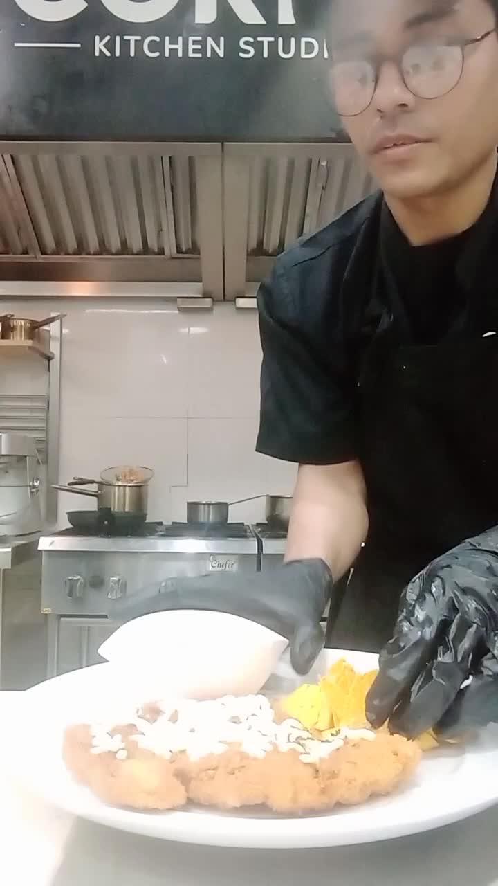  Nama: Yasir Hardiansyah
nama menu: chiken katsu mushroom sc
umur: 34
tinggi:163cm
berat:56kg
pekerjaan: cook di sebuah resto/kurir paket


