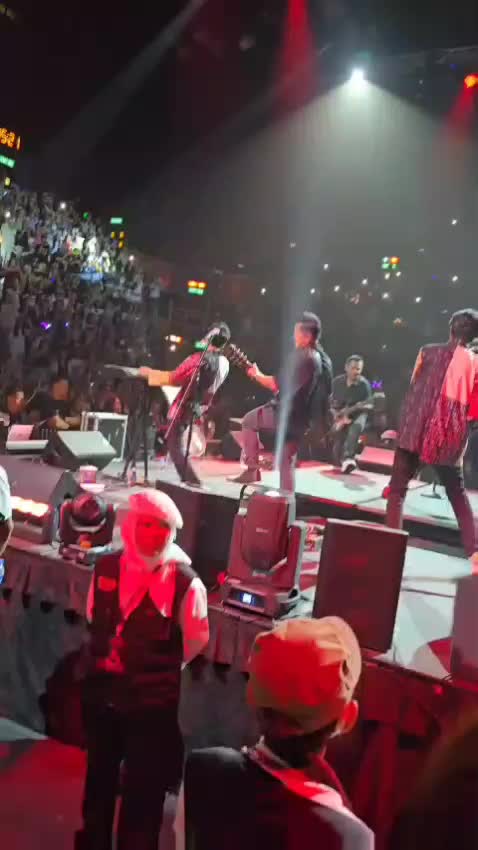 masih bersama DC 
Hongkong pecahhhh guyss
 #HONGKONG #Denny Caknan #bellabonita #dekcunda
#fypシ #fypシ゚viral 