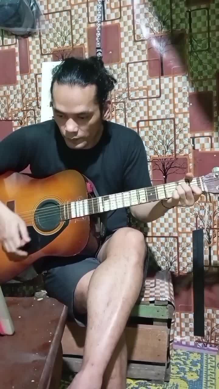 TJL 85 Yang tau judul lagunya silahkan tulis di kolom komentar iya, like dan follow, thank you... #coversongchallenge  #showmeyourvoice #sho