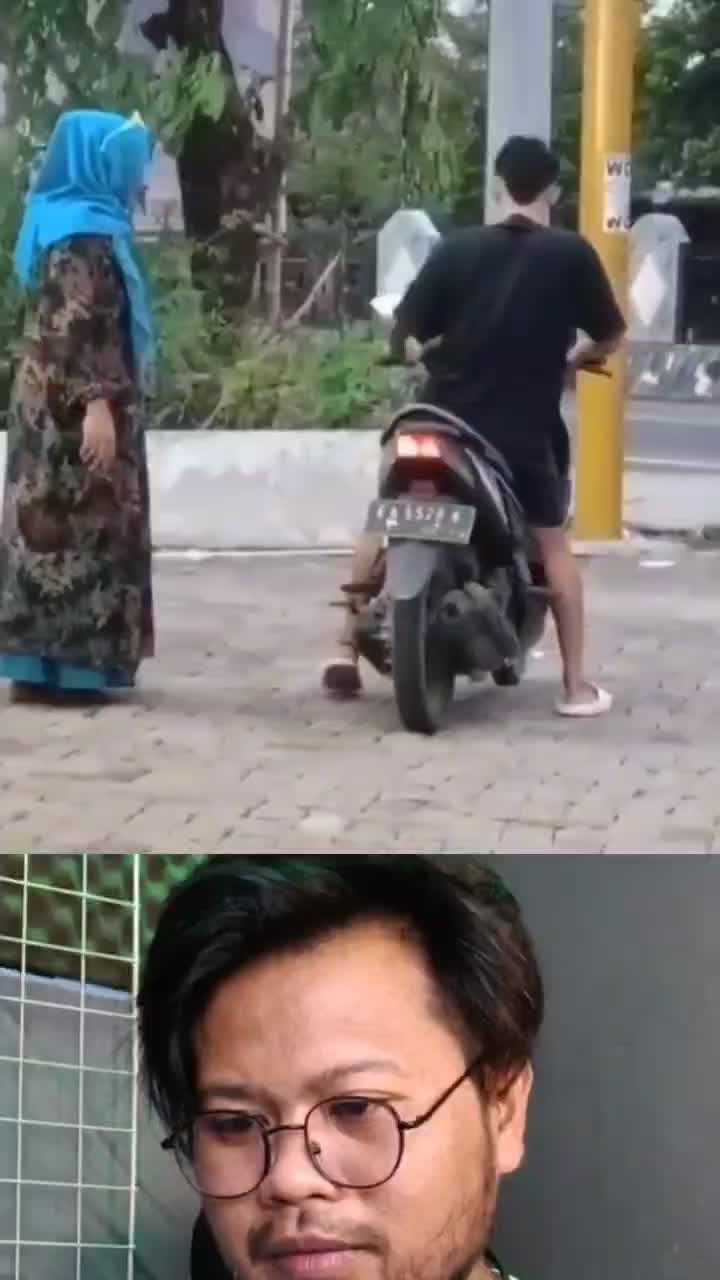 bisa bisanya di tinggal #videolucu #reaction 