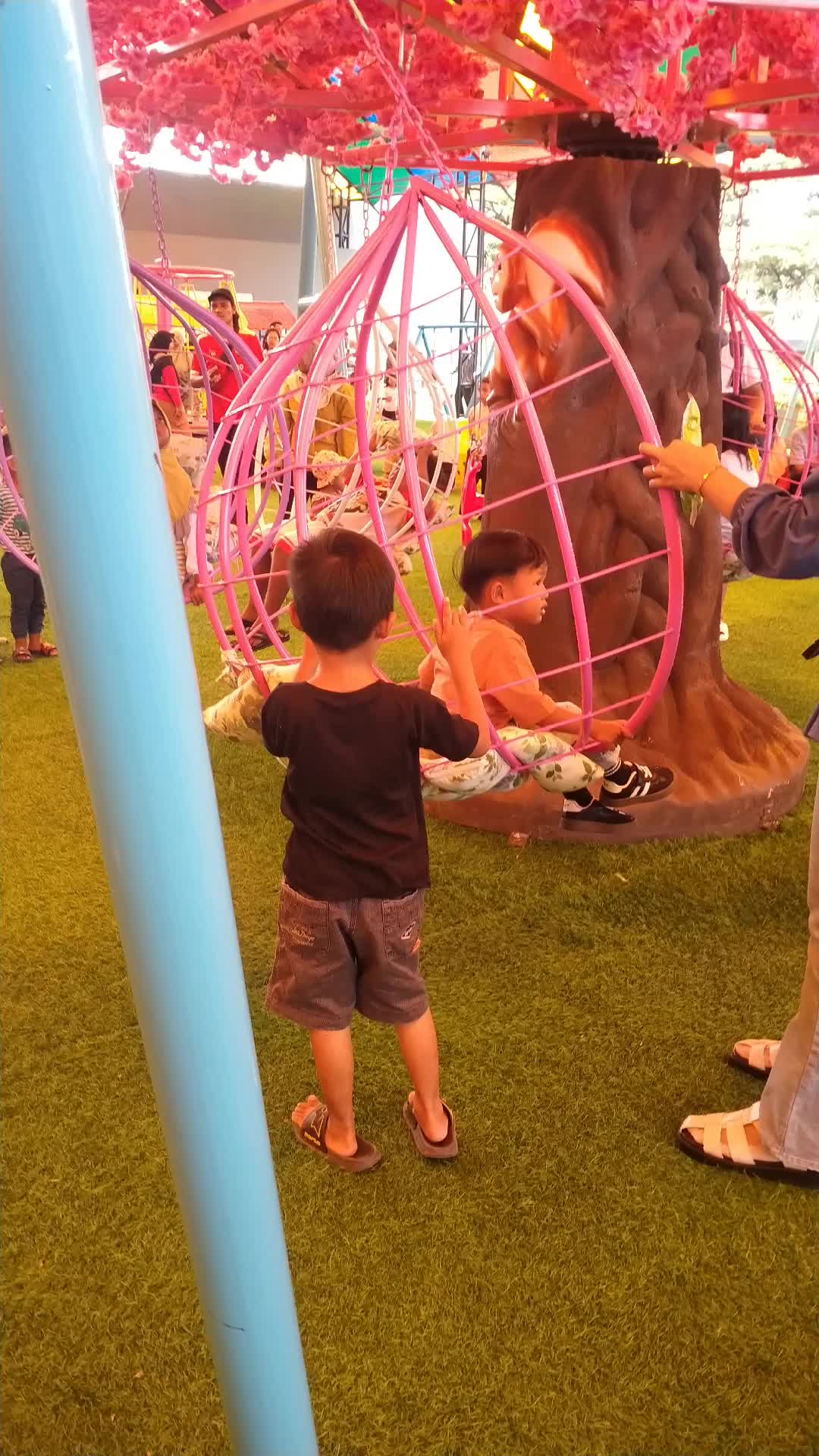 Mencari kesenangan jadi Mahal #semogasemuaterhibur #hiburan 