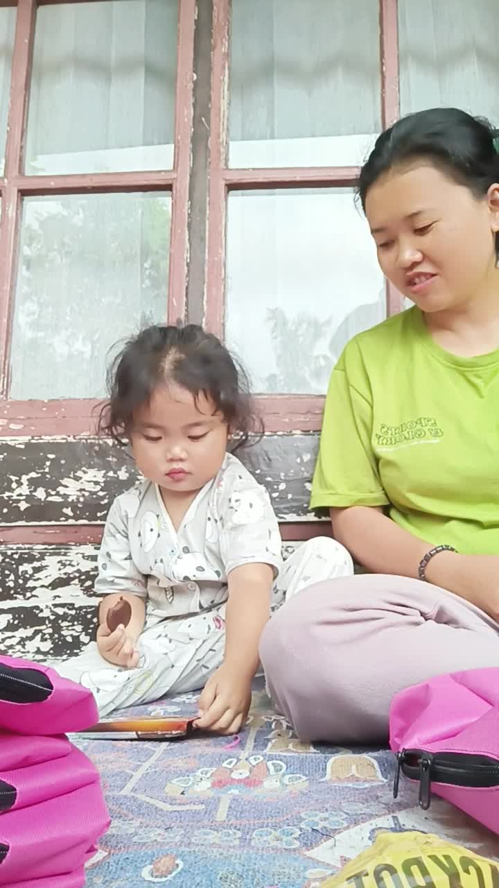 pipi udah tembem masih aja doyan ngemil 😁
 #short  #HOTrctiplus  #RCTIPlus  #fyp  #reviewmakanan 