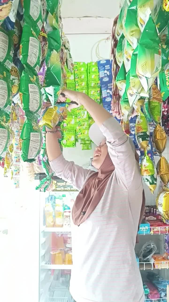 semangat unboxing Chiki berhadiah  #short  #HOTrctiplus  #RCTIPlus  #unboxing 