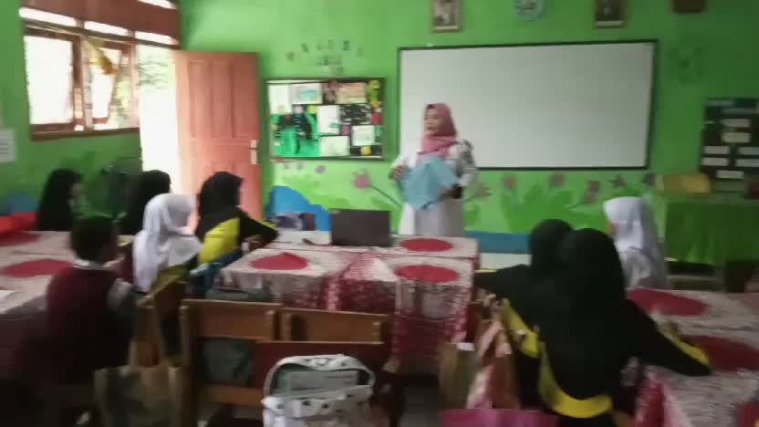 Aktifitas mengajar my wife