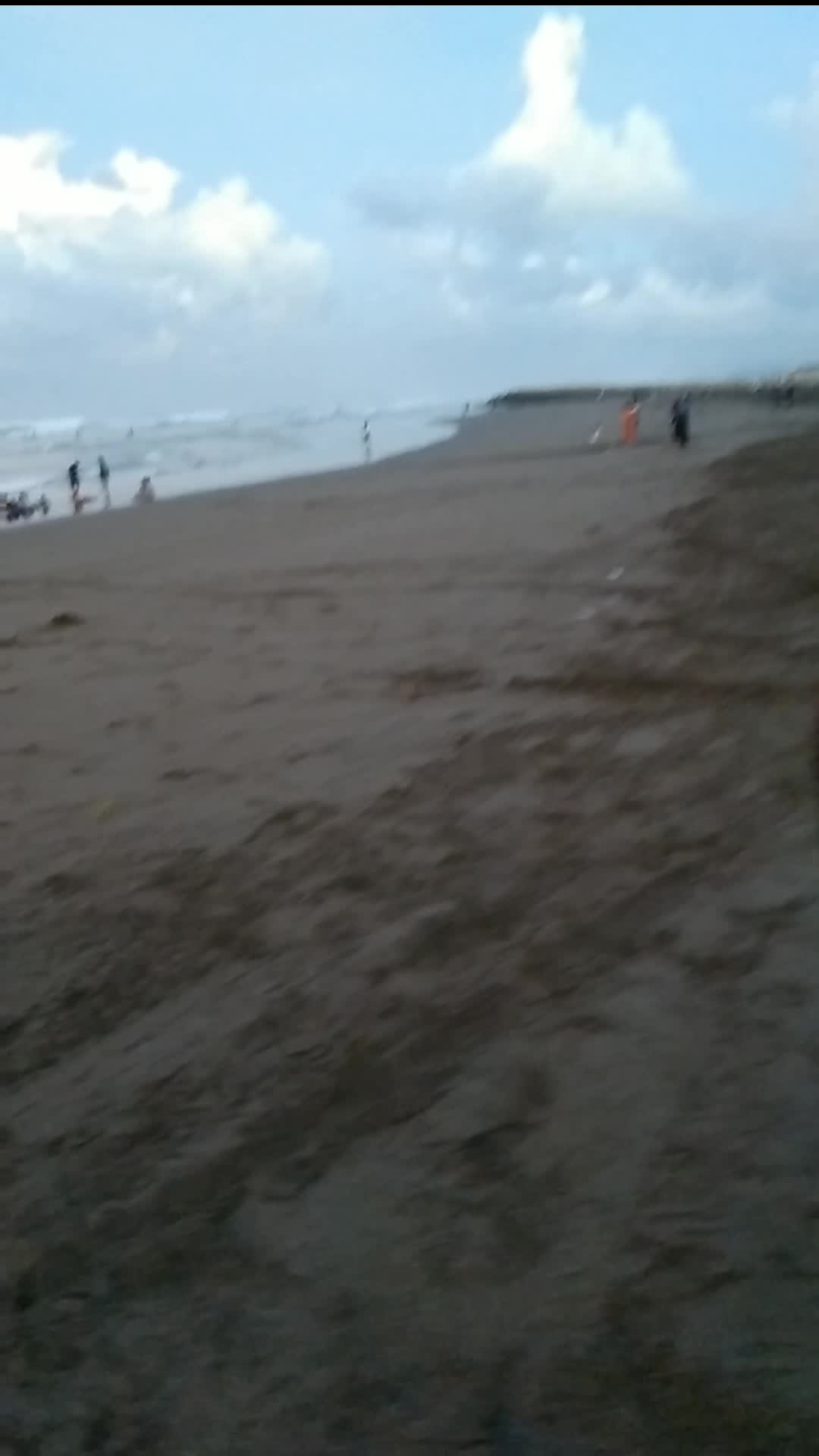 suasana pagi hari di pantai Pangandaran 