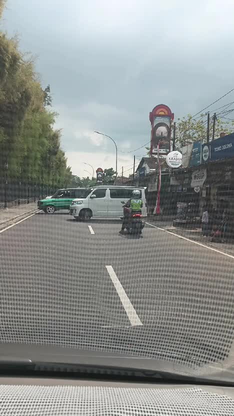 Mobil salah jalur disuruh putar balik #candiborobudur 