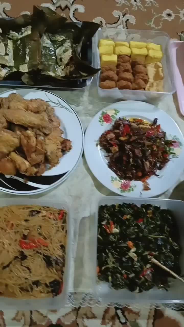 Makan Bersama bestiee#makan2#pesta#kumpul#bestie#