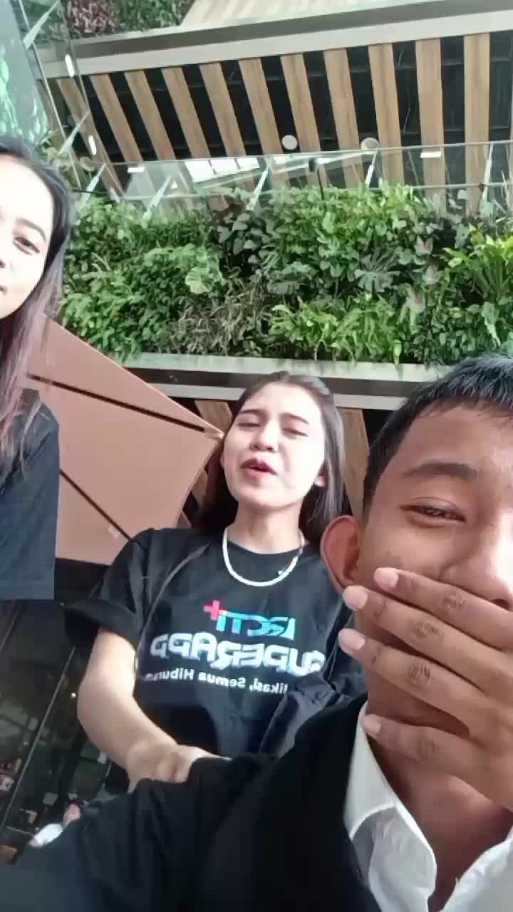 marii kunjungii AEON MALL dan nobar bersama