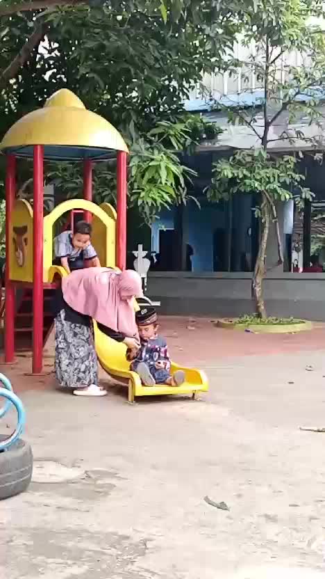 ngajak anak temen main di taman best  #fyp  #Viral  #HOTrctiplus 