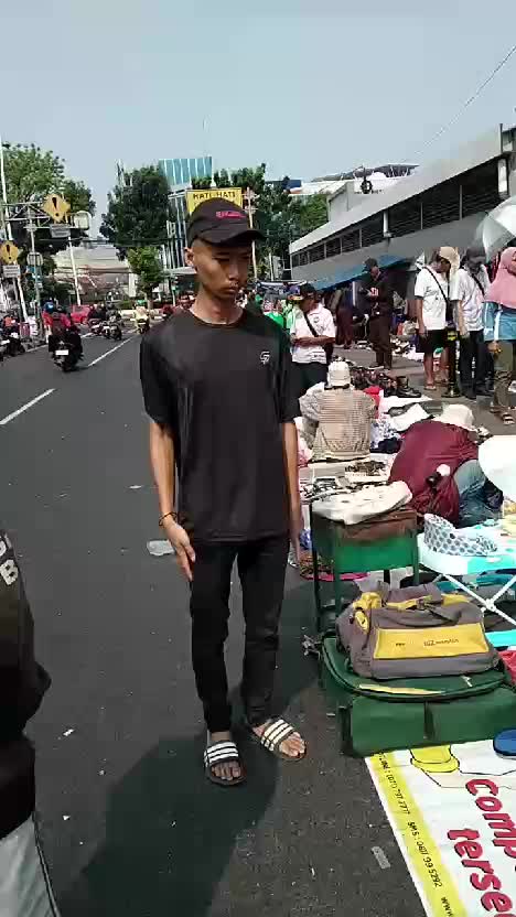 pasar barang bekas di daerah jakarta timur nama nya pasar jembatan item jatinegara