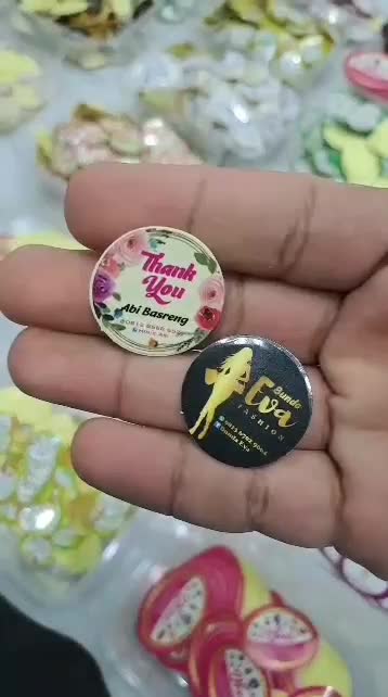 Gratis desainnya ya
Karena kita gak jual desain
Cuma ngebantu aja
Buat bunda yang belum punya desain... 
Jadi ga usah ngantri² di percetakan