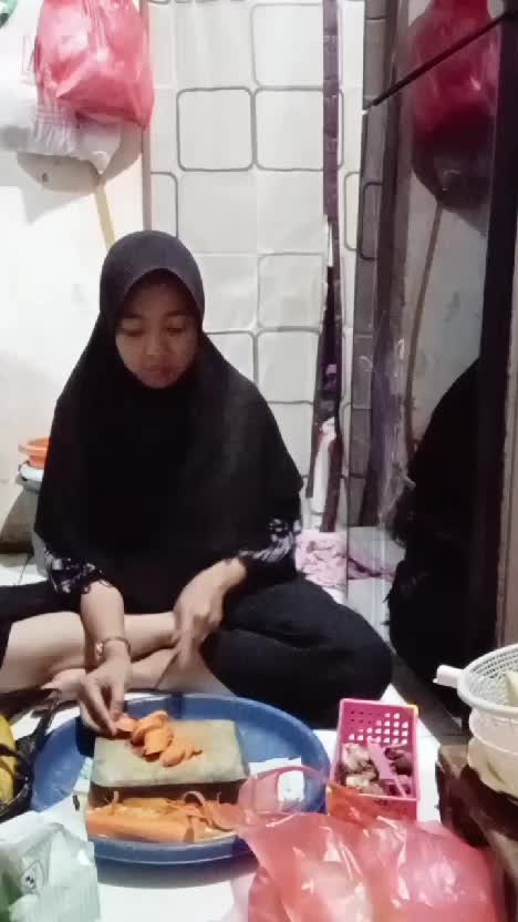A day in My Live

 #RCTIPlus  #Masak-masak
 #jangakaunluas 