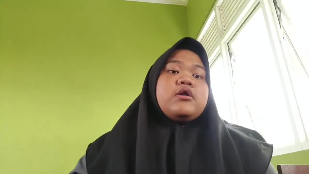IDOL_XIV Dwi Nur Kholidah 20 tahu KOTA Surabaya My heart Will go on 