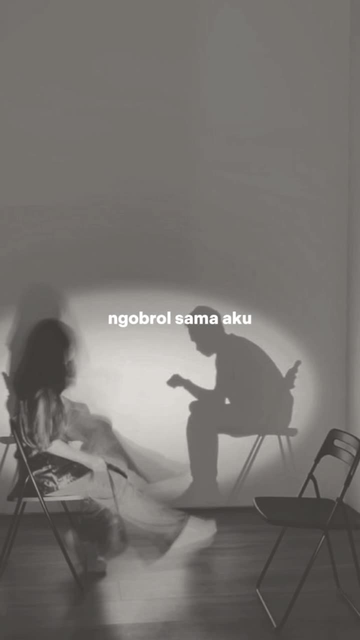 aku gak nyari orang yang sempurna, aku cuma nyari seseorang yang bisa bilang, "gak apa-apa, kamu capek ya?" tanpa harus aku jelasin semuanya
