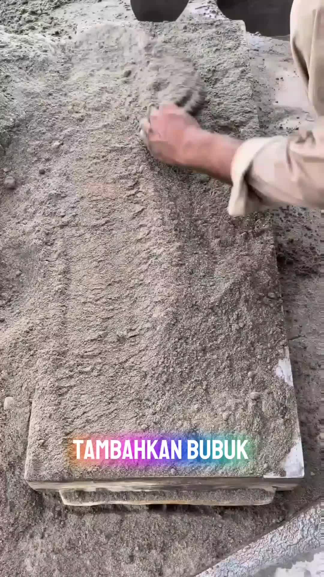 Hanya dari adonan semen..
jadilah batako segi enam (paving block segi enam) kualitas terbaik