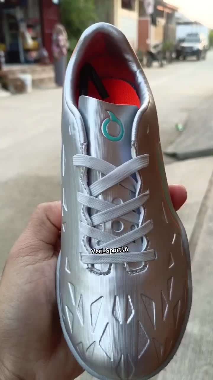 DISKON 50% SEPATU FUTSAL ANAK.
ORTUSEIGHT CATALYST LIBERTE V4 JR IN.
Rp.349.000 JADI Rp.175.000.
SIZE 31(20,2CM)

VERI SPORT ORIGINAL GAK HA