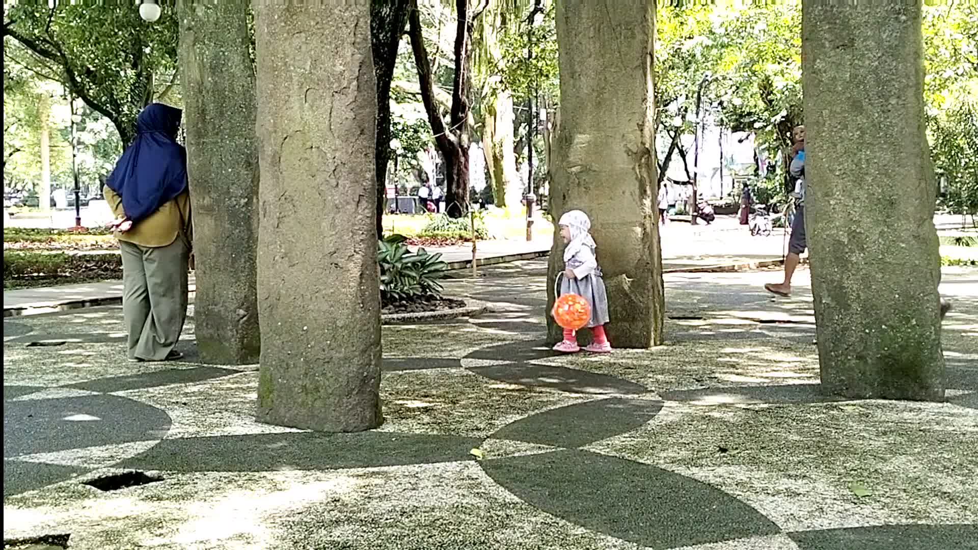 The beautiful girl is having fun playing hide and seek with her mother #family #funny #happy#MyFirstVidioOnHot+