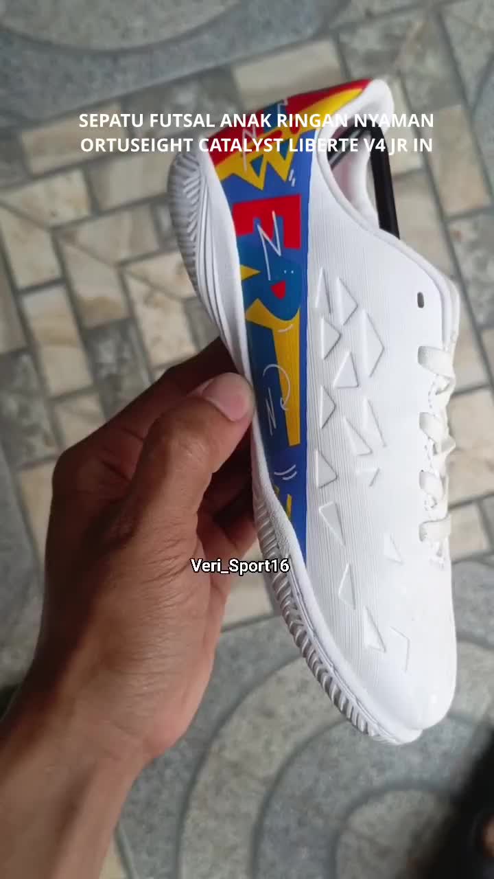 DISKON 50% SEPATU FUTSAL ANAK.
ORTUSEIGHT CATALYST LIBERTE V4 JR IN.
Rp.349.000 JADI Rp.175.000.
RINGAN NYAMAN.

VERI SPORT ORIGINAL GAK HAR