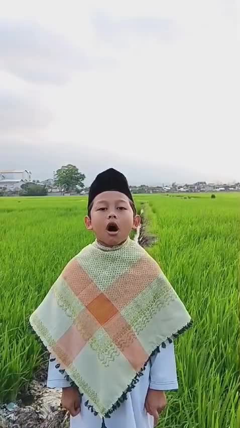 Assalamualaikum, perkenalkan nama saya Abyan Hanif Fauzan Ahmad dari Kota Malang. Usia saya 8 tahun. Hafalan saya 10 juz. Doakan saya ya. 