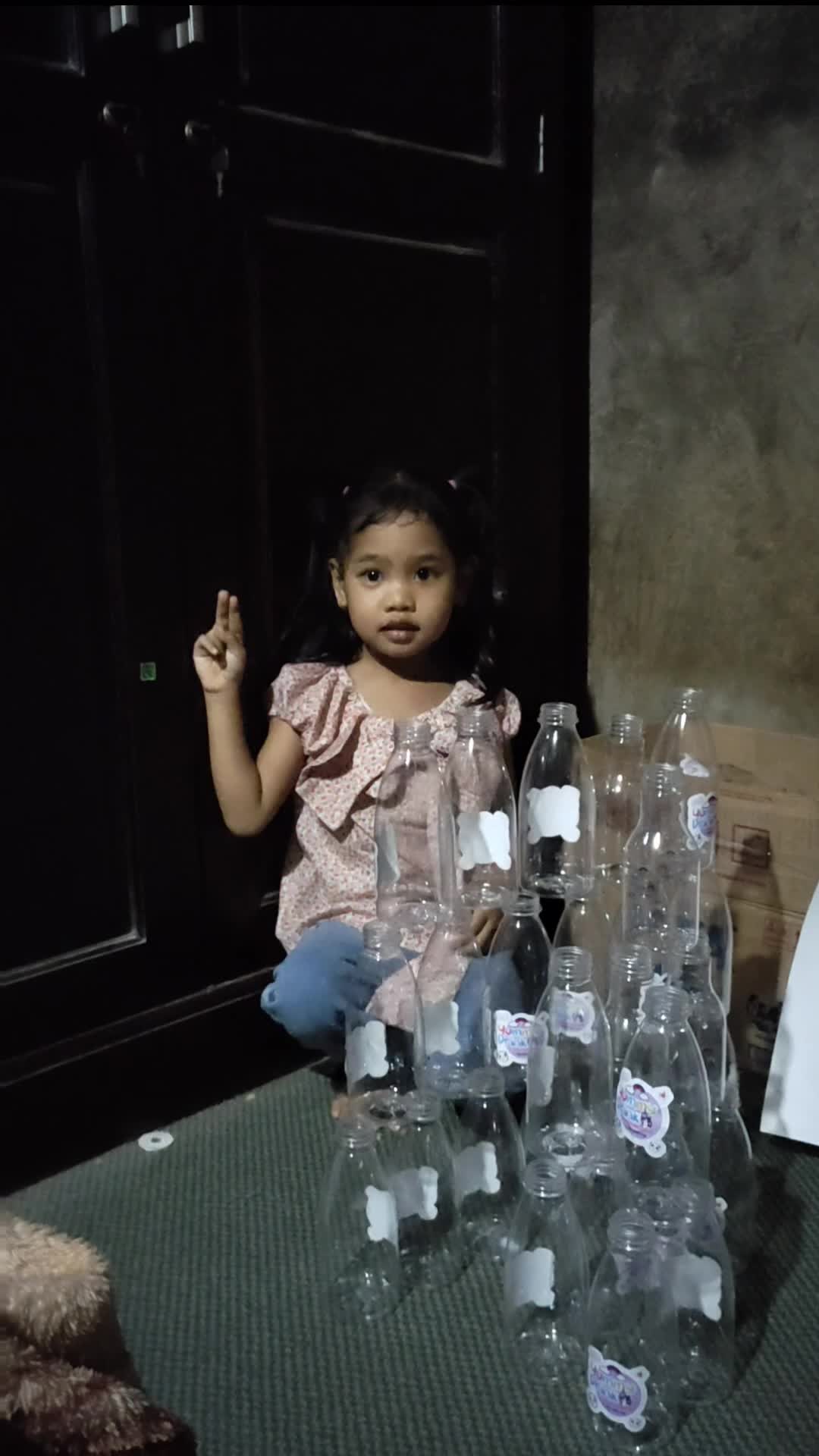 masyaallah kakaknya si paling aktif, paling suka bikin hal kreatif sendiri " edisi kreatif membuat istana dr botol "
 #anakkreatif #viralfyp
