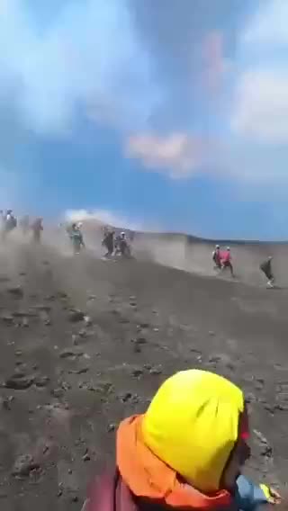 𝙂𝙪𝙣𝙪𝙣𝙜 𝙀𝙩𝙣𝙖
𝙢𝙖𝙨𝙞𝙝 𝙖𝙟𝙖 𝙖𝙙𝙖 𝙮𝙖𝙣𝙜 𝙢𝙚𝙣𝙙𝙖𝙠𝙞 𝙂𝙪𝙣𝙪𝙣𝙜 𝙥𝙖𝙡𝙞𝙣𝙜 𝙖𝙠𝙩𝙞𝙛 𝙙𝙞𝙙𝙪𝙣𝙞𝙖
#𝙜𝙪𝙣𝙪𝙣𝙜𝙖𝙥𝙞