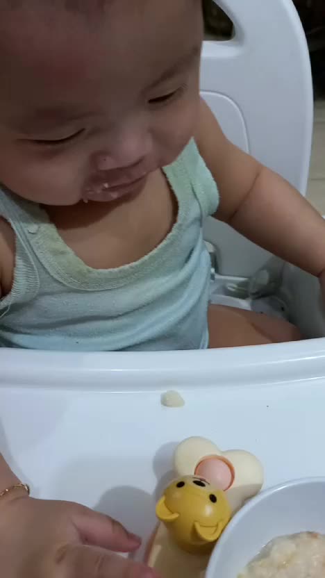 bebe makan bubur mpasi #mpasi #RCTIPlus #HOTrctiplus 