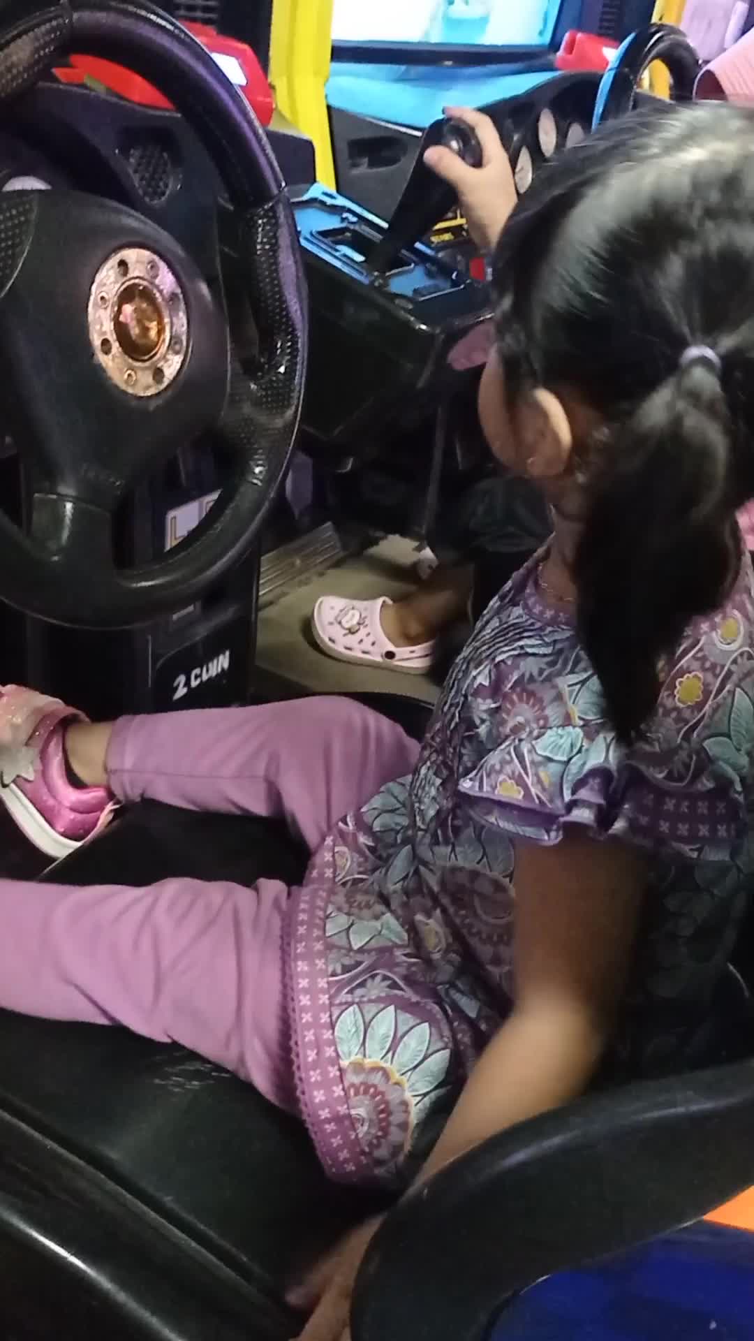 maen mesin rusak aja dia senang banget?