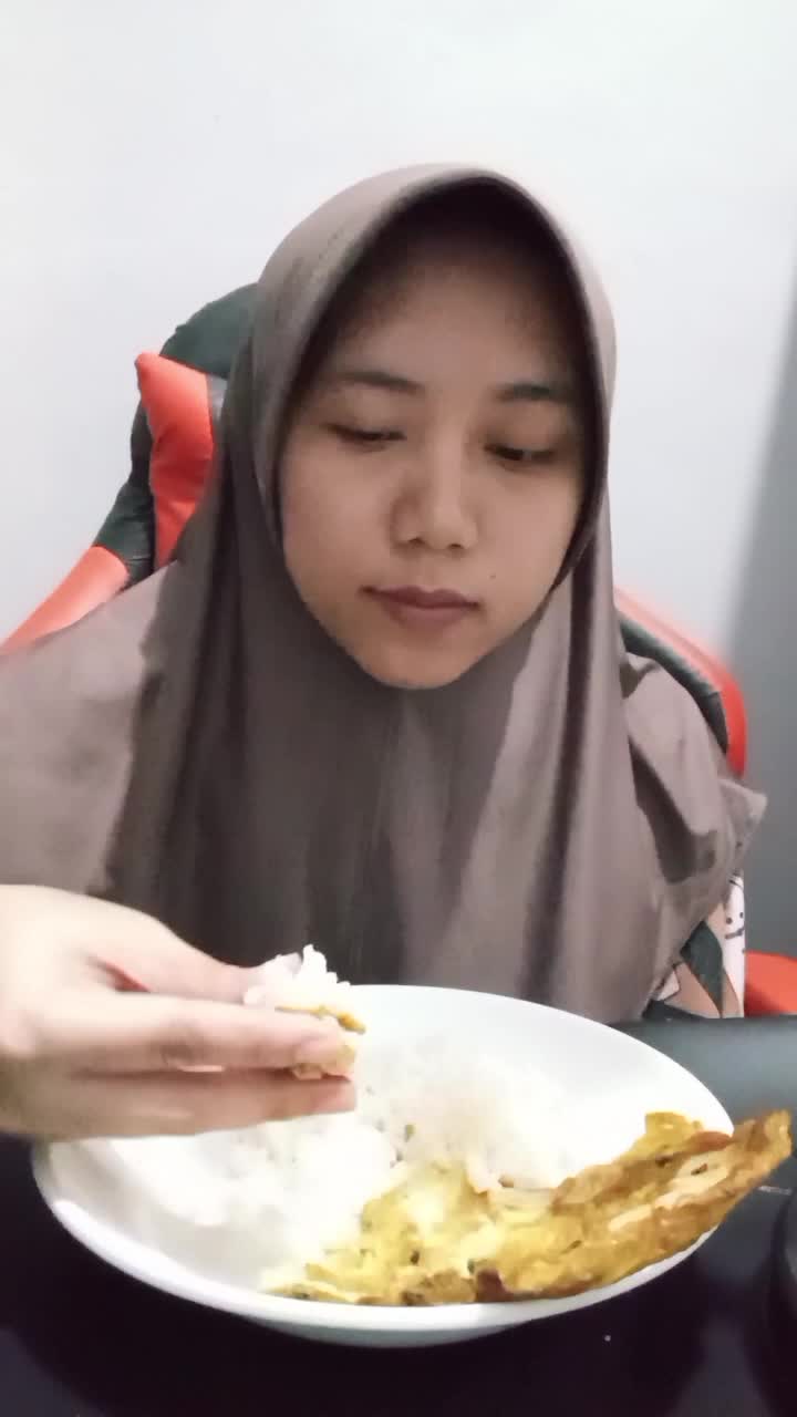 Makan siang omelette
