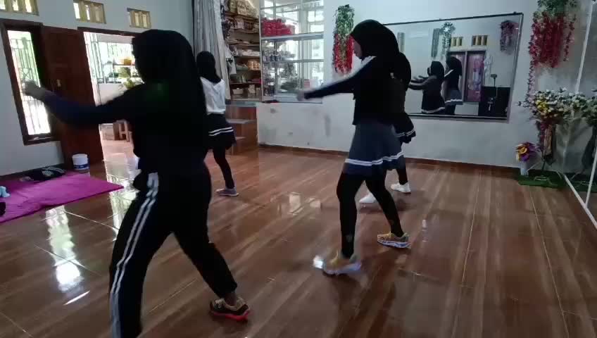 perbanyak olaharaga biar SENDI mu kuat,,, apalagi yang masih SENDIRI-AN
 #senamsehat
 #Gerakannya simple, kalo dijalanin rutin pasti badan k