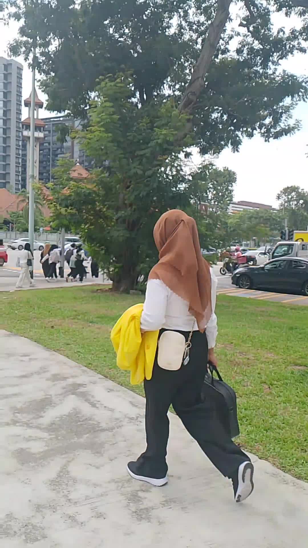 ngk ada yg namanya hidup tanpa cobaan ,bahkan berjalan pun banyak cobaan