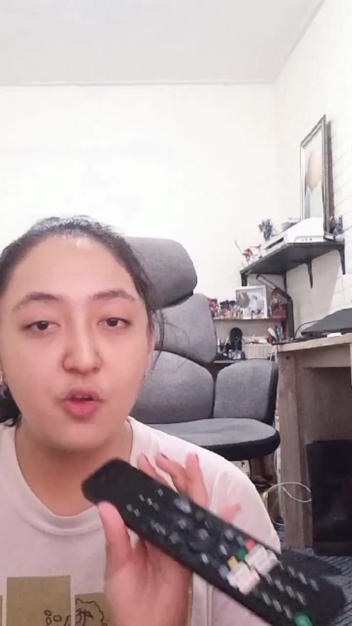 IDOL_XIII Emmanuela Jennifer Calista (Jenni) 21 Bali Paul - The way you look at me.