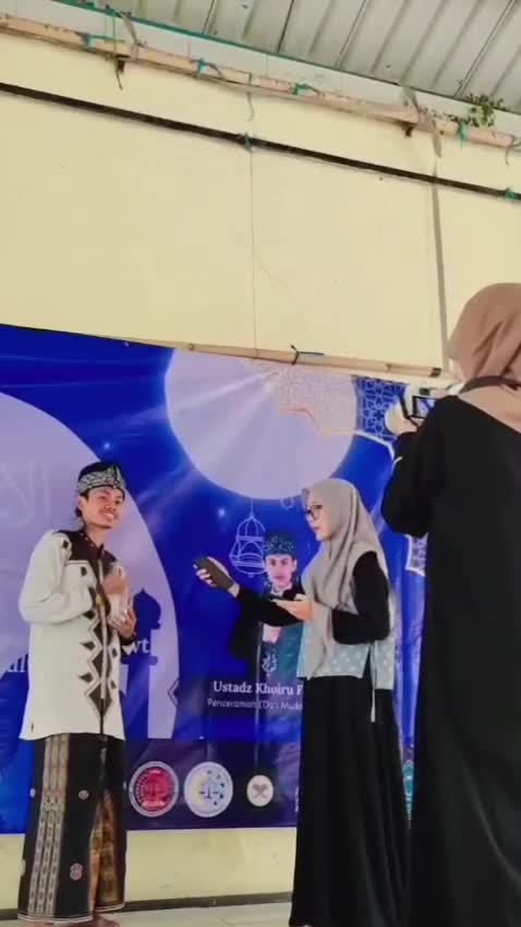 Wawancara bersama mahasiswi UIN syekh nawawi banten 

 #rctiofficial 