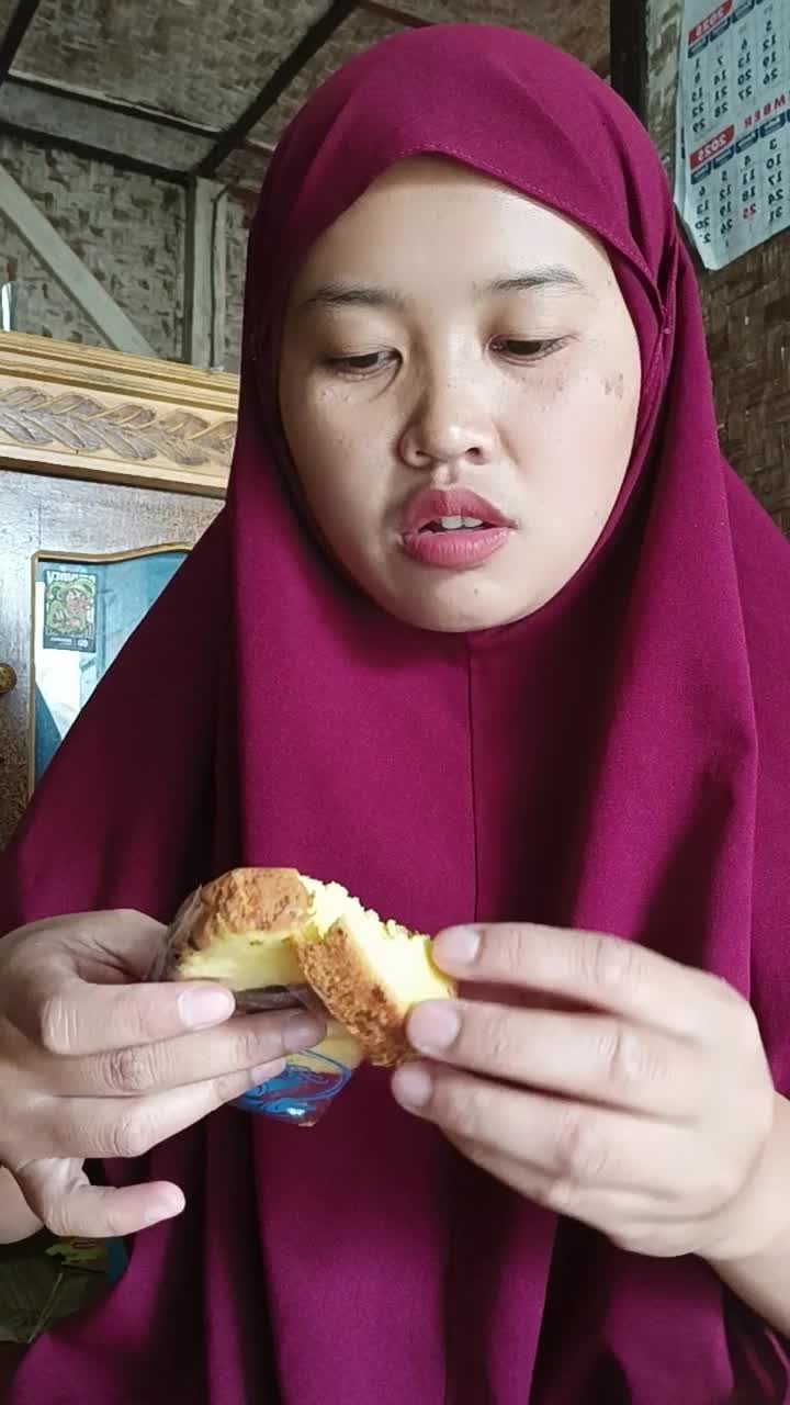 review cake 2ribuan  #short  #HOTrctiplus  #RCTIPlus  #reviewmakanan 